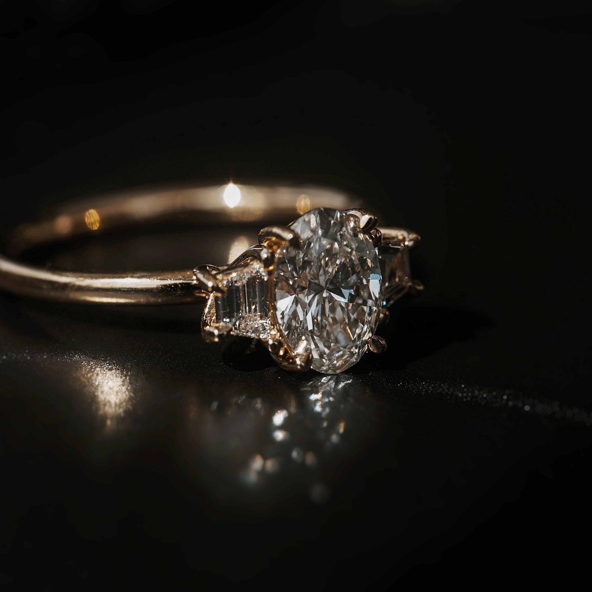 Rings-The Aria is a modern ring with an antique look. The combination of the oval cut centre diamond with the trapeze-cut side stones creates a trilogy that is elegant and striking. A stunning band that pairs well with all wedding bands, we suggest trying with the Josephine Luxe or the Fine Lavish. VIDEO-ELIISE MAAR JEWELLERY