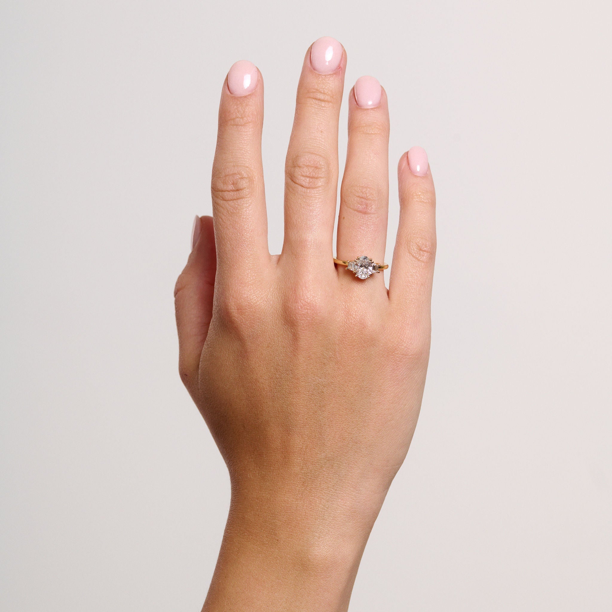 Rings-The Aria is a modern ring with an antique look. The combination of the oval cut centre diamond with the trapeze-cut side stones creates a trilogy that is elegant and striking. A stunning band that pairs well with all wedding bands, we suggest trying with the Josephine Luxe or the Fine Lavish. VIDEO-ELIISE MAAR JEWELLERY