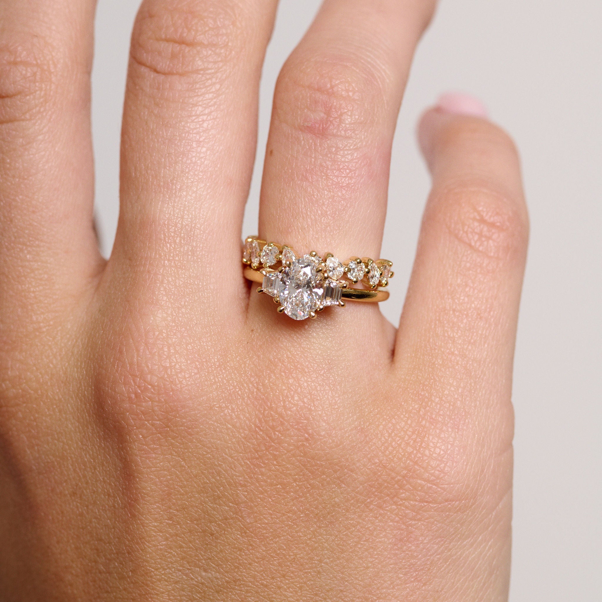 Rings-The Aria is a modern ring with an antique look. The combination of the oval cut centre diamond with the trapeze-cut side stones creates a trilogy that is elegant and striking. A stunning band that pairs well with all wedding bands, we suggest trying with the Josephine Luxe or the Fine Lavish. VIDEO-ELIISE MAAR JEWELLERY